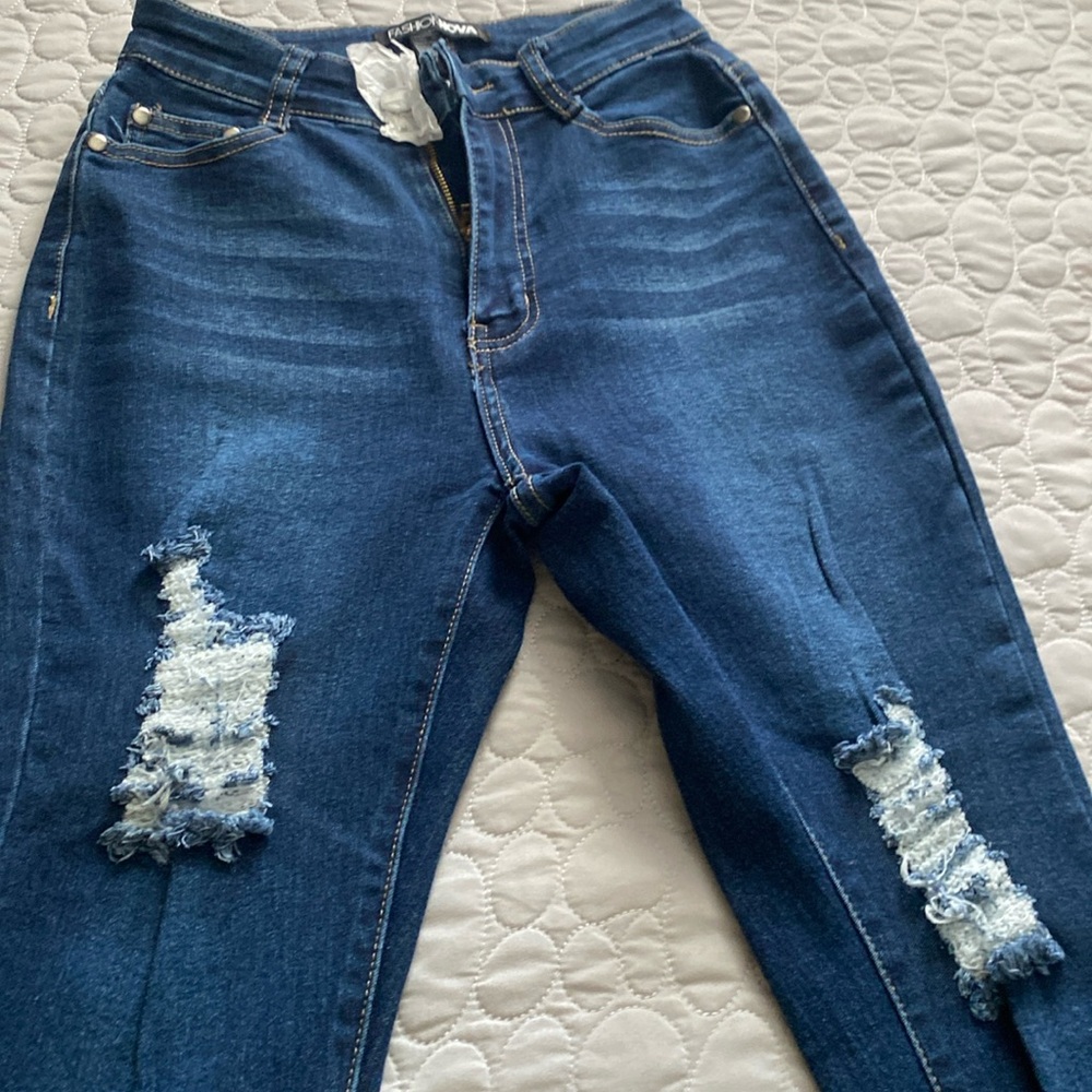 Ripped skinny jeans